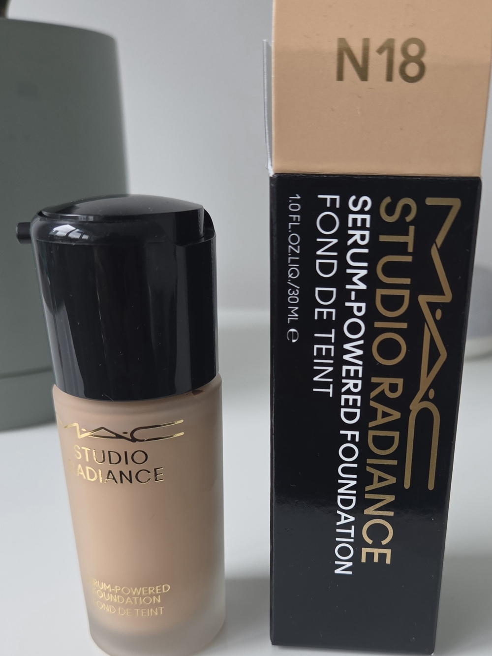 MAC Cosmetics Studio Radiance Foundation N18 Beige